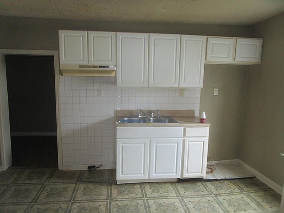 4th image of 106 Sparks Ave