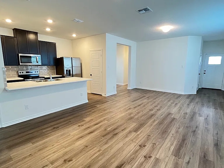 11622 Black Rose — Photo 3