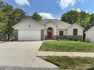6921 NW Pleasant View Ct, Parkville, MO 64152