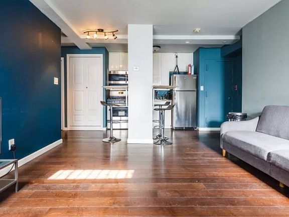 3rd image of 207 E 120th St APT 1F