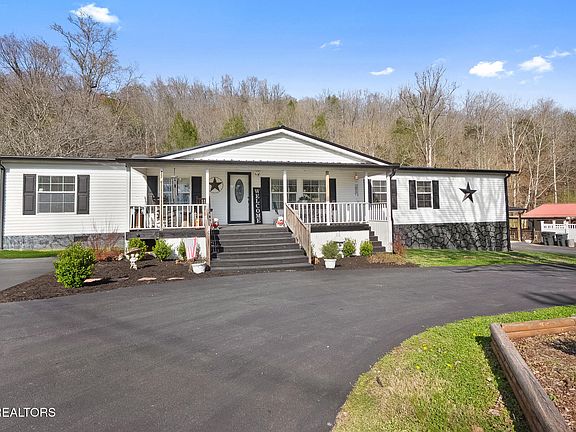 3rd image of 1020 Cox Cir