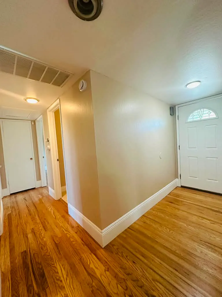 3 bed, 1164 sqft, $4,295 — Photo 3