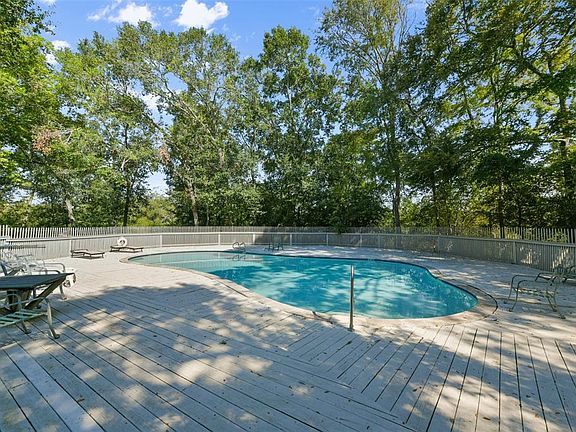 4th image of 37 Hideaway Dr