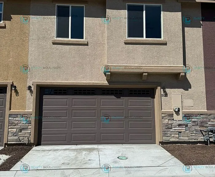 925 W End St — Photo 3