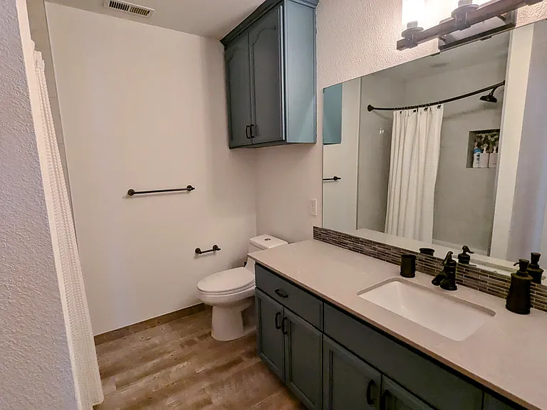 Upstairs full bath
