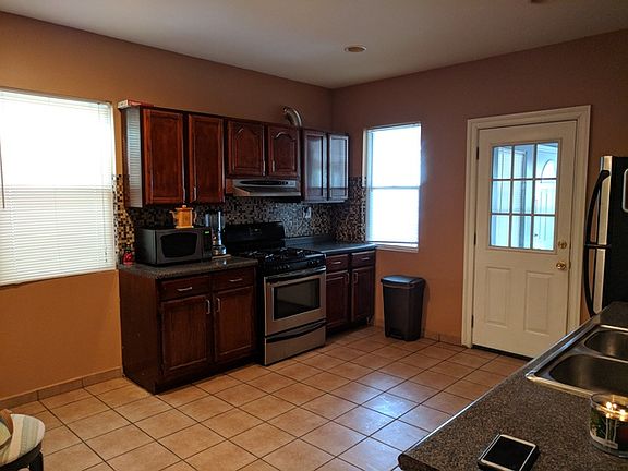 5th image of 5220 W Drummond Pl