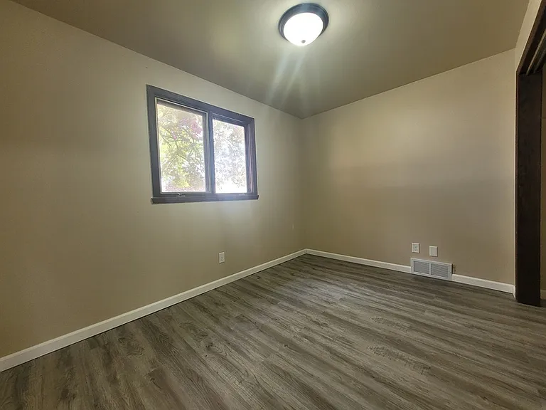 2519 S Telulah Ave — Photo 2