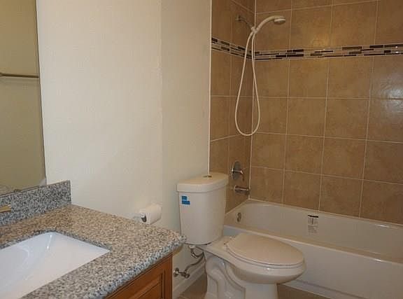 4th image of 226 Glade Bridge Ln