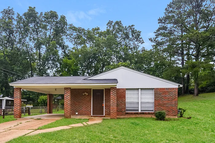 126 Magnolia Dr