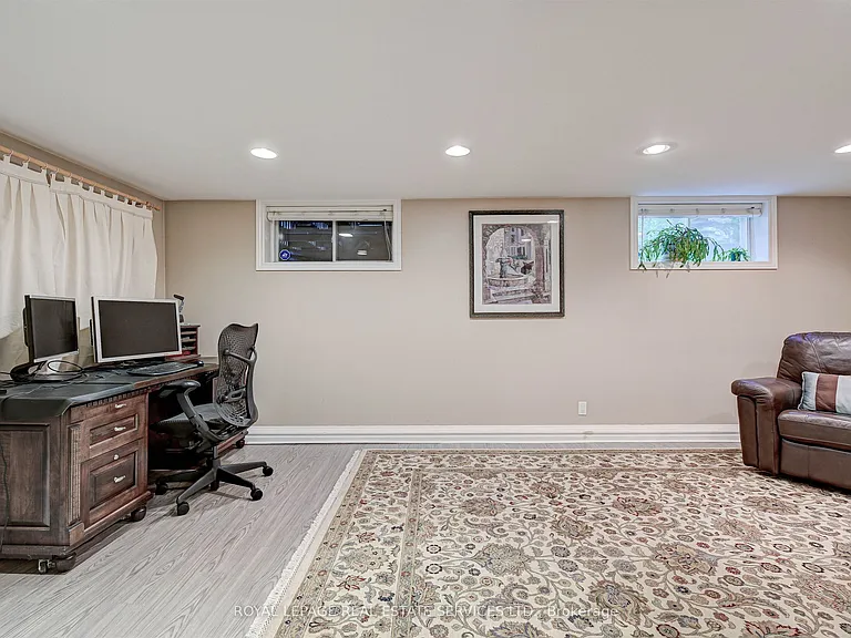 884 Royal York Rd — Photo 19