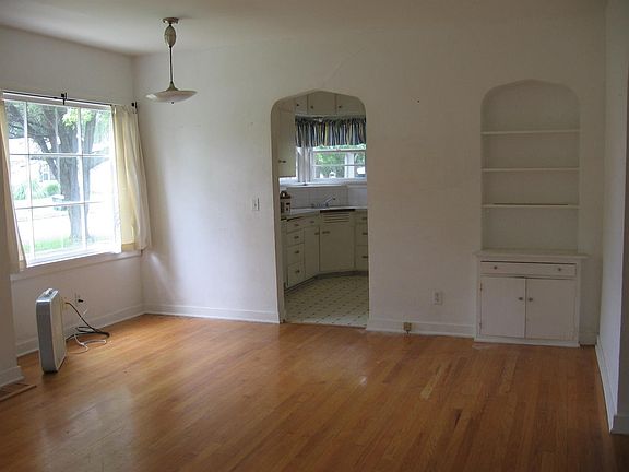 5th image of 112 S Birch St