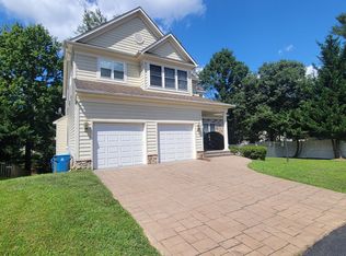 2200 Sarah Woods Ct, Vienna, VA 22182