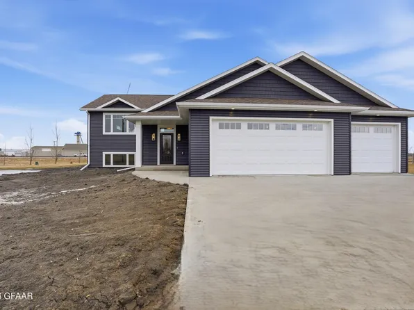 645 Parkway Ln E, Northwood, ND 58267