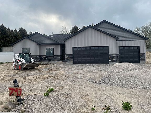 2nd image of 747 Boxwood Dr