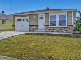 19 Capri Ct, Toms River, NJ 08757