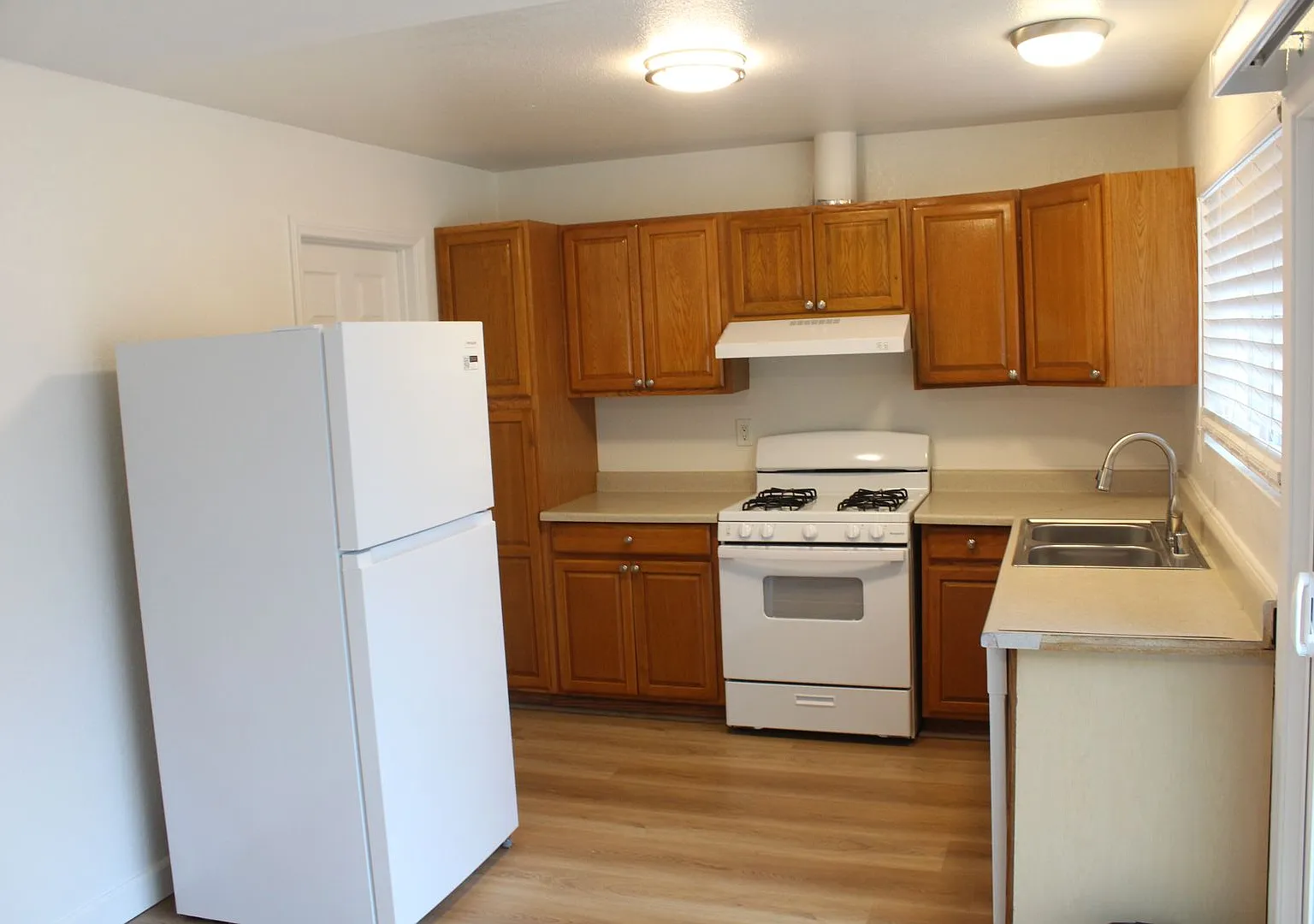 3Bed/2Bath One story Home in Vista - Rebecca Ave. — Photo 2