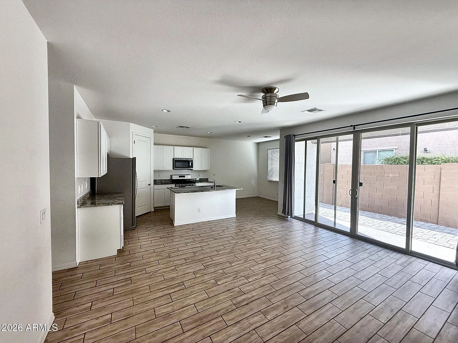 3 bed, 2.0 bath, 1375 sqft, $2,400 — Photo 2