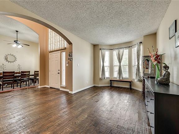 4th image of 9509 Thorncliff Dr