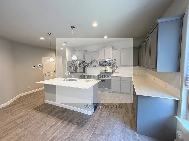 10921 Rockchapel Dr — Photo 4