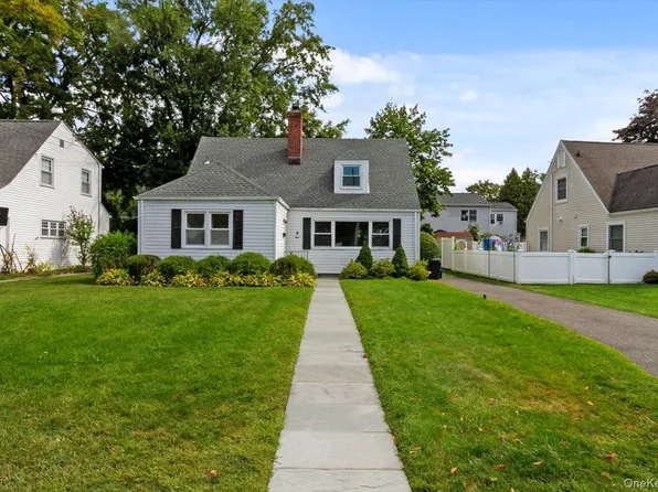 8 Huntley Road, Eastchester, NY 10709