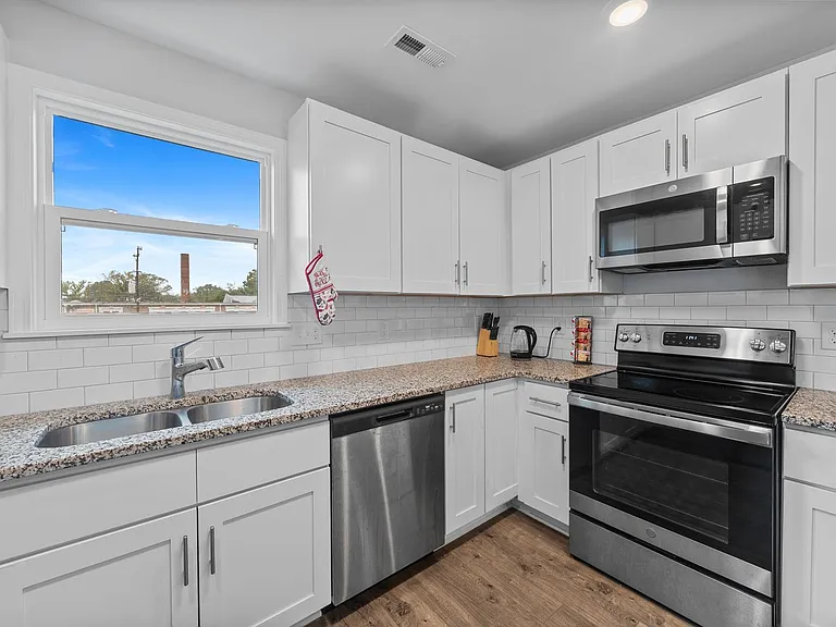 607 Dowd St — Photo 13