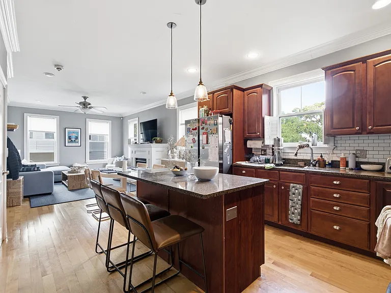 232 Gold St #1 — Photo 1