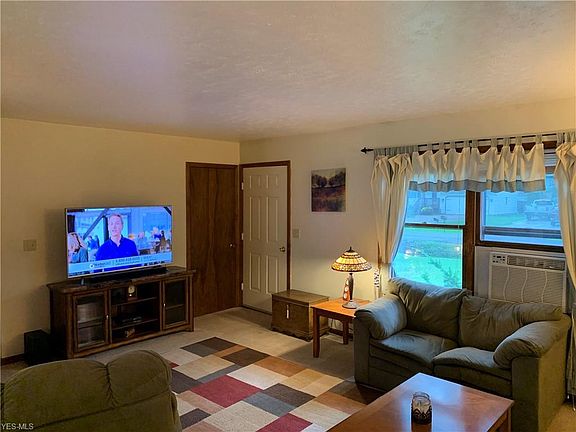 3rd image of 3916 Ganyard Ave
