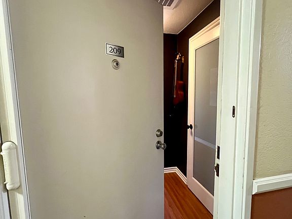 3rd image of 300 N El Molino Ave Unit 209