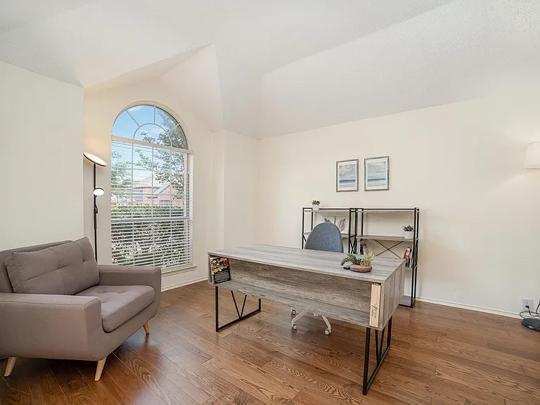 4201 Pinewood Dr — Photo 8