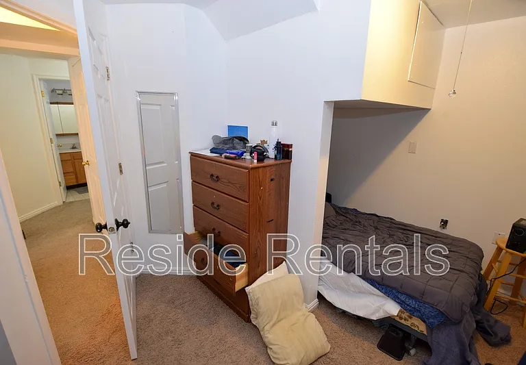 686 1/2 Darwin Ave #3 — Photo 13