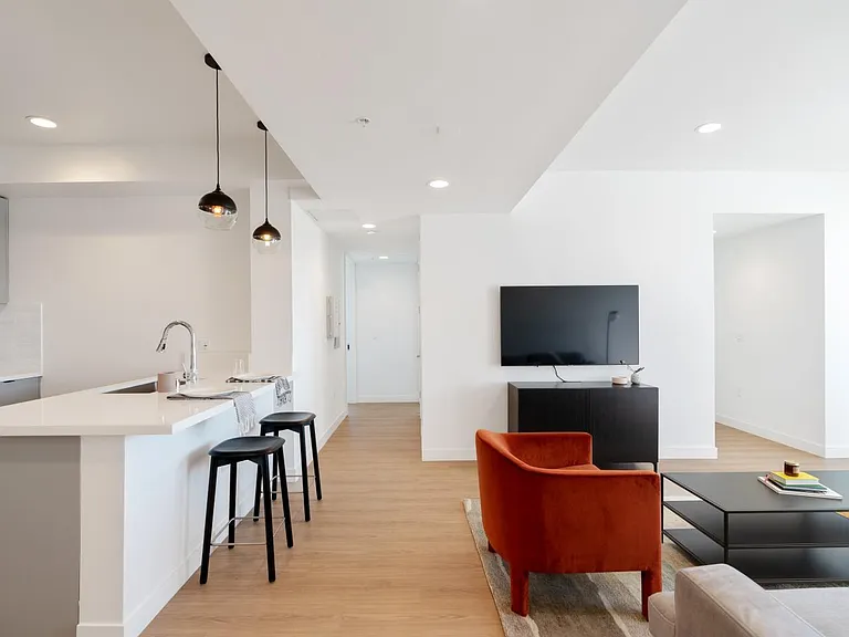 426 N Alexandria Ave — Photo 1