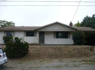 810 NE Thomas St, Myrtle Creek, OR 97457