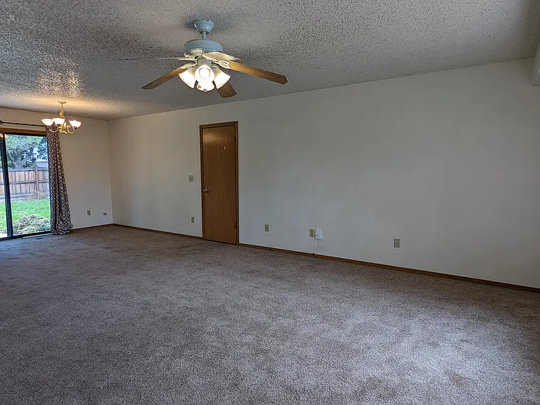 2257 London Way — Photo 2