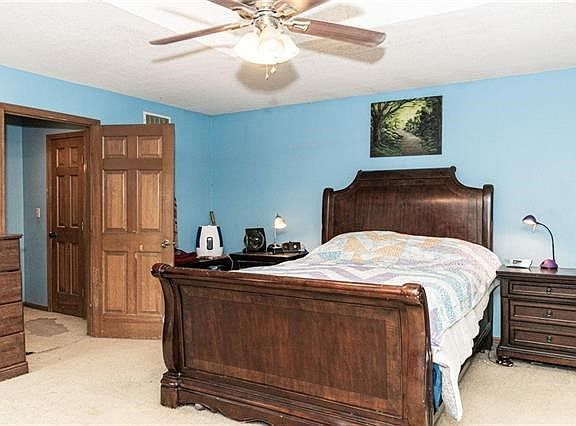 4th image of 7305 Willow Ave