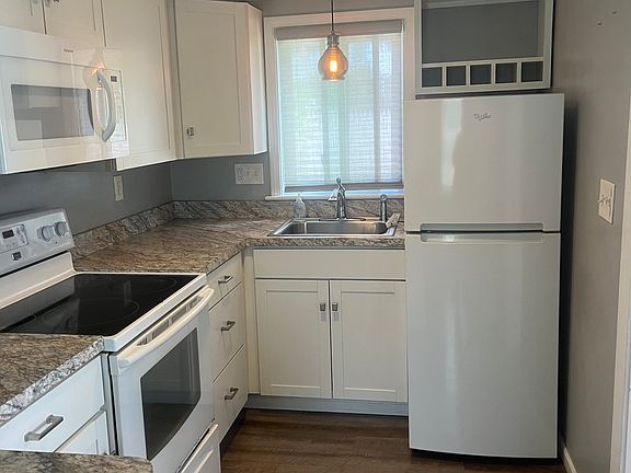 5th image of 320 Marion Ave