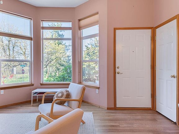 4th image of 10324 NE Fargo St