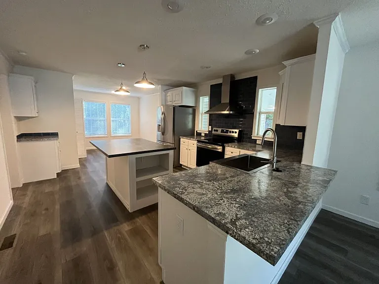 10 Coachlight Ct #63 — Photo 5
