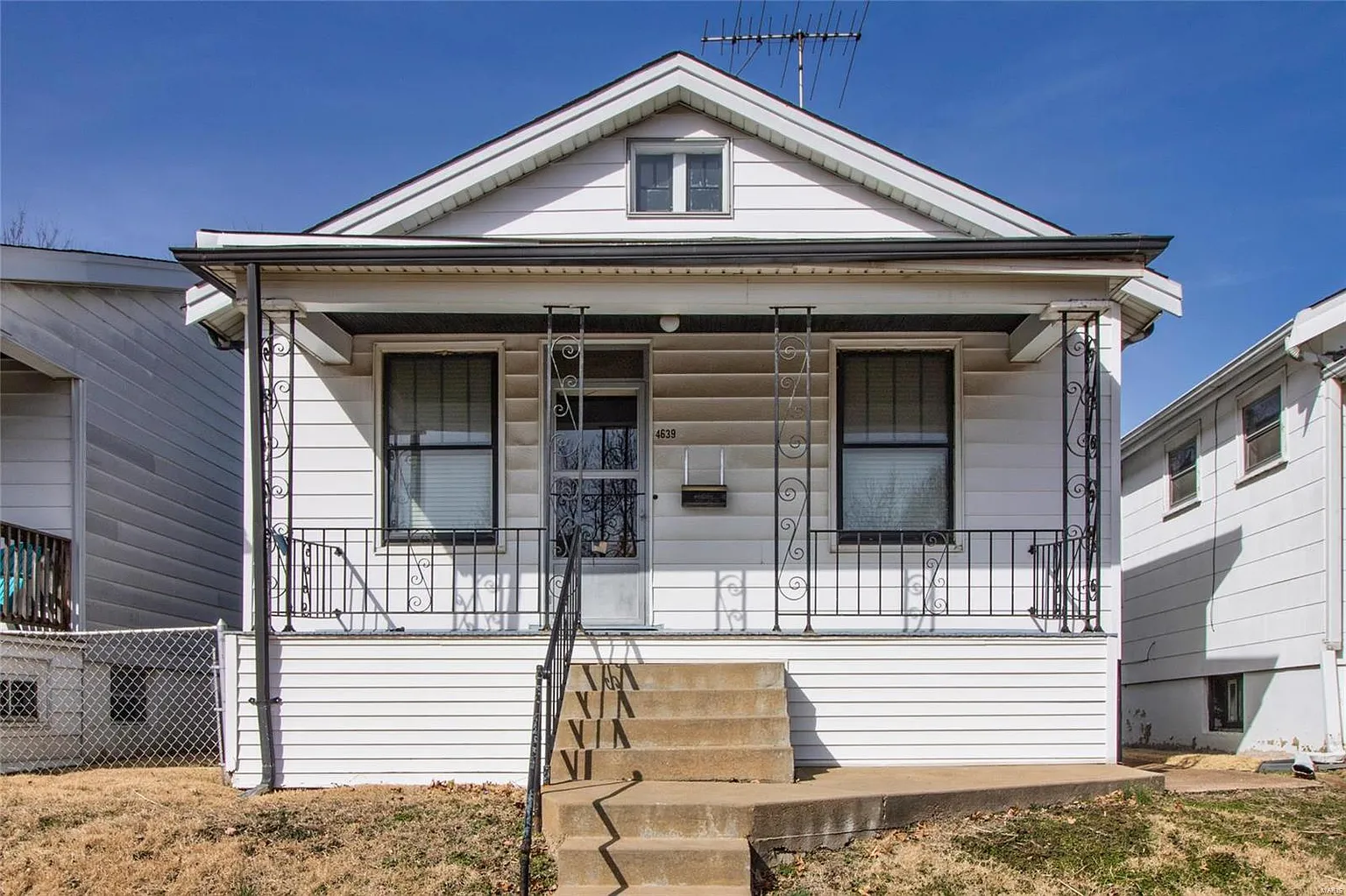 4639 Newport Ave photo 1