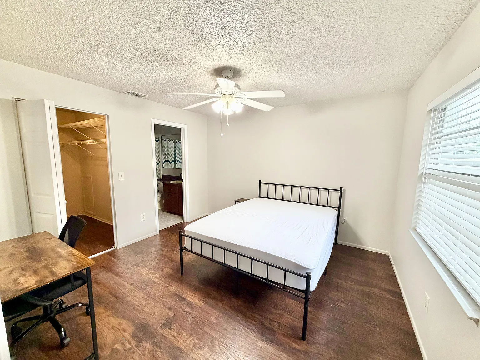 4 bed, 2.0 bath, 1562 sqft, $1,776 — Photo 4