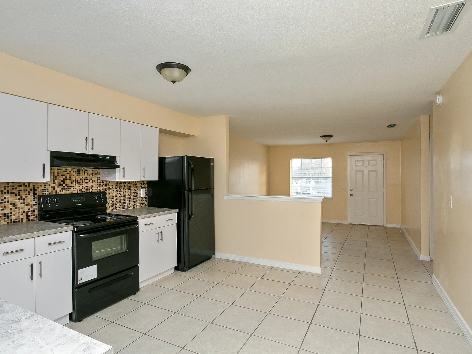 2 bed, 1.5 bath, 877 sqft, $1,525 — Photo 2