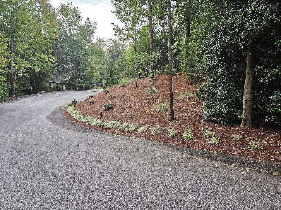 2nd image of 4 Dunmore Ln