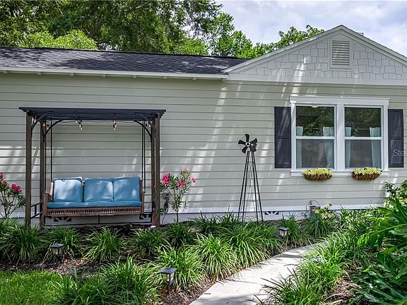 5th image of 2451 Woodlawn Cir W