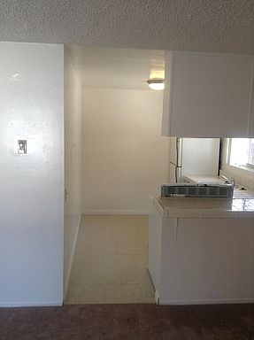 5th image of 892 Empire Ave APT 16