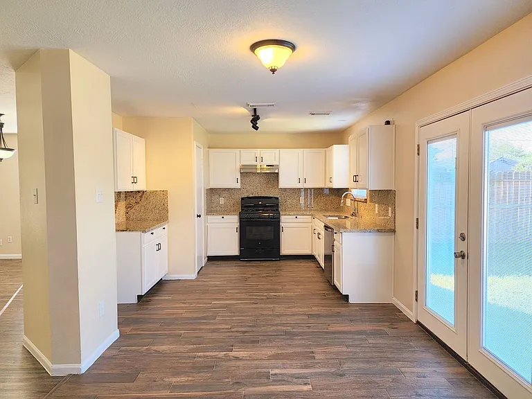 18123 Noble Forest Dr — Photo 10