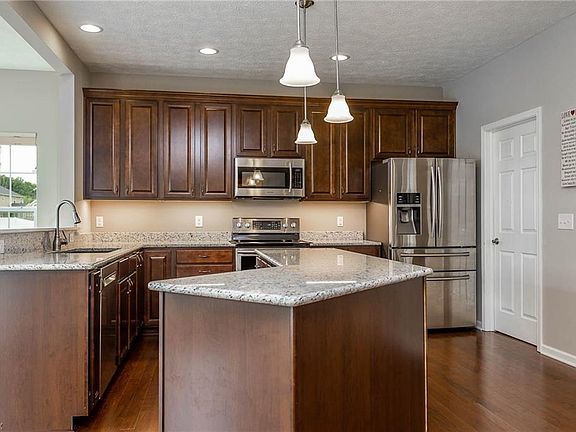 5th image of 39433 Shoreman Dr