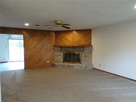 5th image of 1141 Hurstview Dr