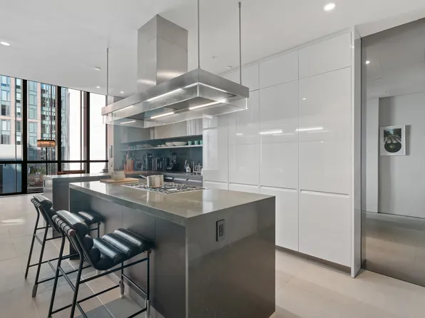 522 West 29th Street image 8 of 20