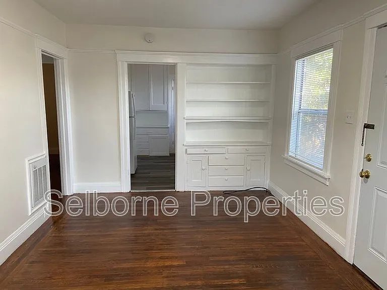 2054 Lincoln Ave — Photo 3