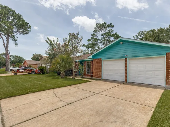 1745 Dolphin Dr, Seabrook, TX 77586