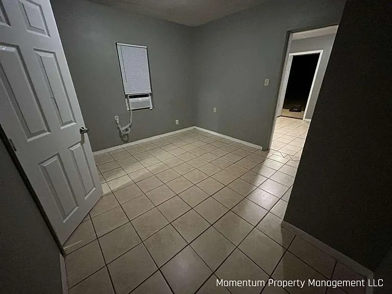 1120 W Austin St — Photo 8